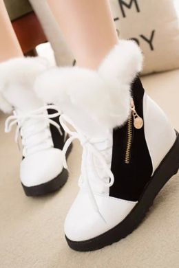 Белые ботинки на платформе