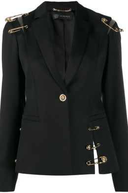 Черный пиджак с золотыми пуговицами