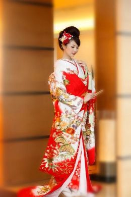 Традиционные свадебные японские кимоно