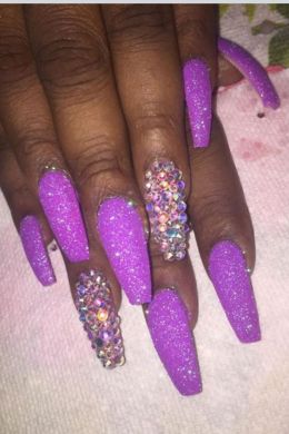 Фиолетовые блестящие ногти