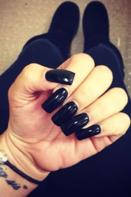 Черные глянцевые ногти