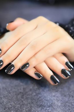 Черно серые ногти