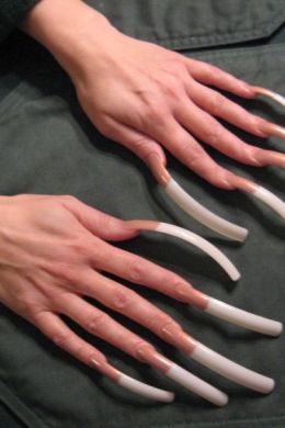 Самые длинные нарощенные ногти в мире