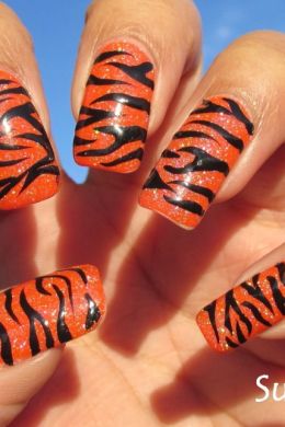 Тигриный принт на ногтях