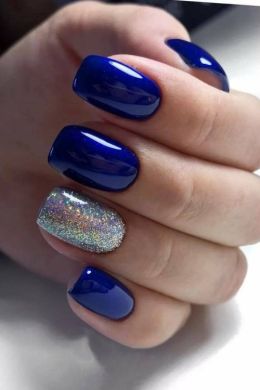 Синие ногти с блестками