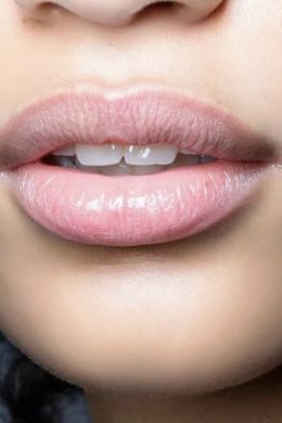 Бледные губы