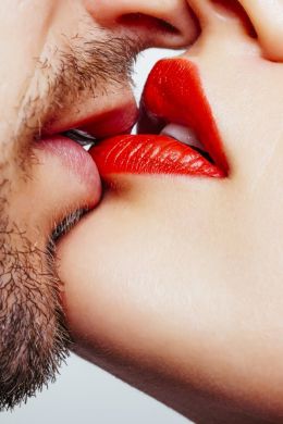 Красивый поцелуй в губы