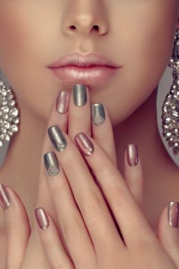 Серебряные ногти дизайн
