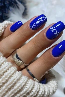 Синие ногти к отношениям