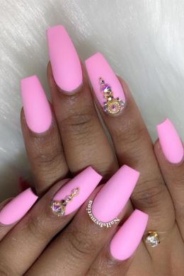 Ярко розовые длинные ногти