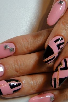 Черно розовый маникюр на короткие ногти