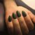 Темно зеленые матовые ногти