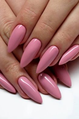Розовый маникюр на длинные ногти миндаль