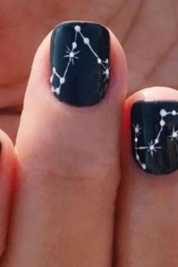 Черные ногти со звездами