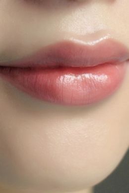 Женские губы без помады