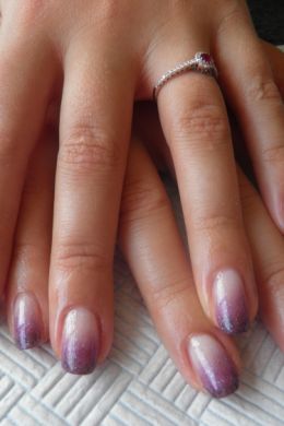 Цветная растяжка на ногтях