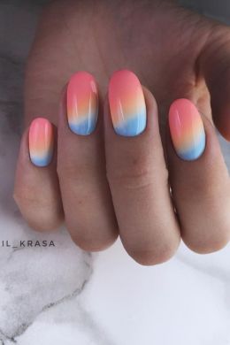 Цветное омбре на ногтях