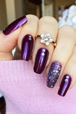 Пурпурный цвет ногтей