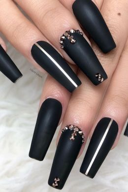 Черные ногти со стразами