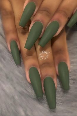 Острые зеленые ногти