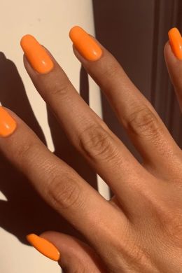 Оранжевый цвет ногтей
