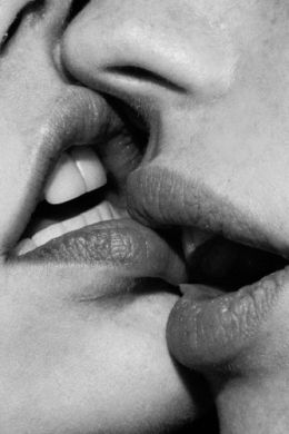 Поцелуй в уголок губ