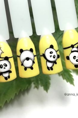 Панда на ногтях