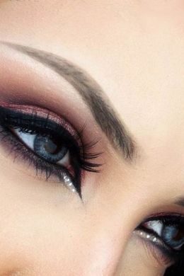 Красивый макияж глаз со стрелками