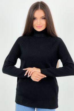 Черный свитер с высоким горлом