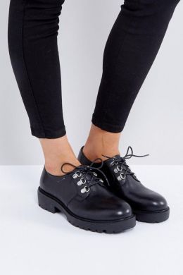 Ботинки женские черные на шнурках