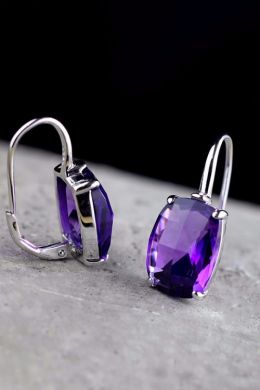 Серьги с фиолетовым камнем