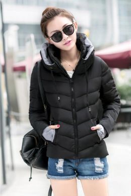 Черная куртка женская зимняя короткая