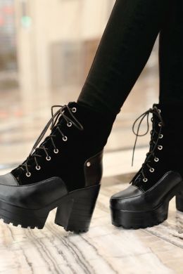 Модные черные ботинки женские