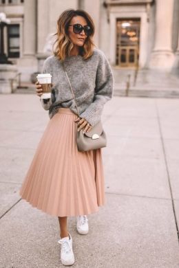 Шелковая юбка со свитером