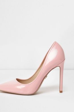 Розовые атласные туфли