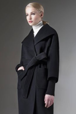 Черное драповое пальто