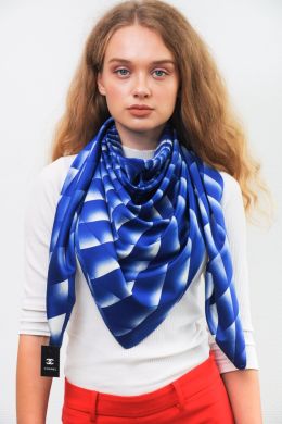 Бело синий шарф