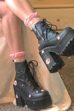Ботинки с шипами женские