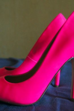 Ярко розовые туфли