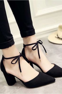 Женские туфли на невысоком каблуке
