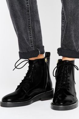 Ботинки черные на шнуровке
