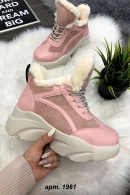 Розовые ботинки зима