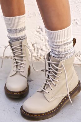 Ботинки бежевые женские на шнурках