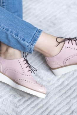 Женские ботинки на шнурках без каблука