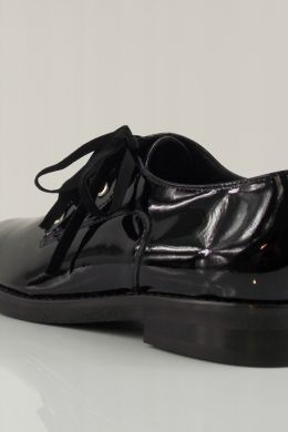 Лаковые ботинки на шнурках женские
