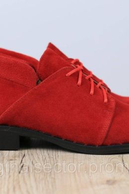 Красные замшевые ботинки