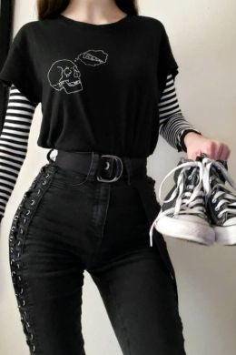Черная одежда с цепями