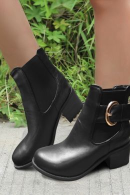 Женские осенние ботинки на низком каблуке