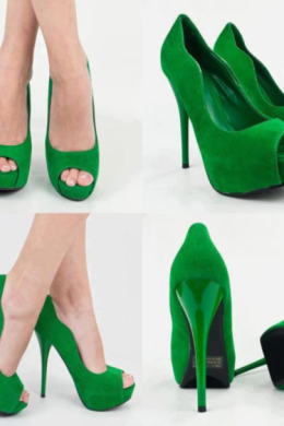 Зеленые туфли на шпильке