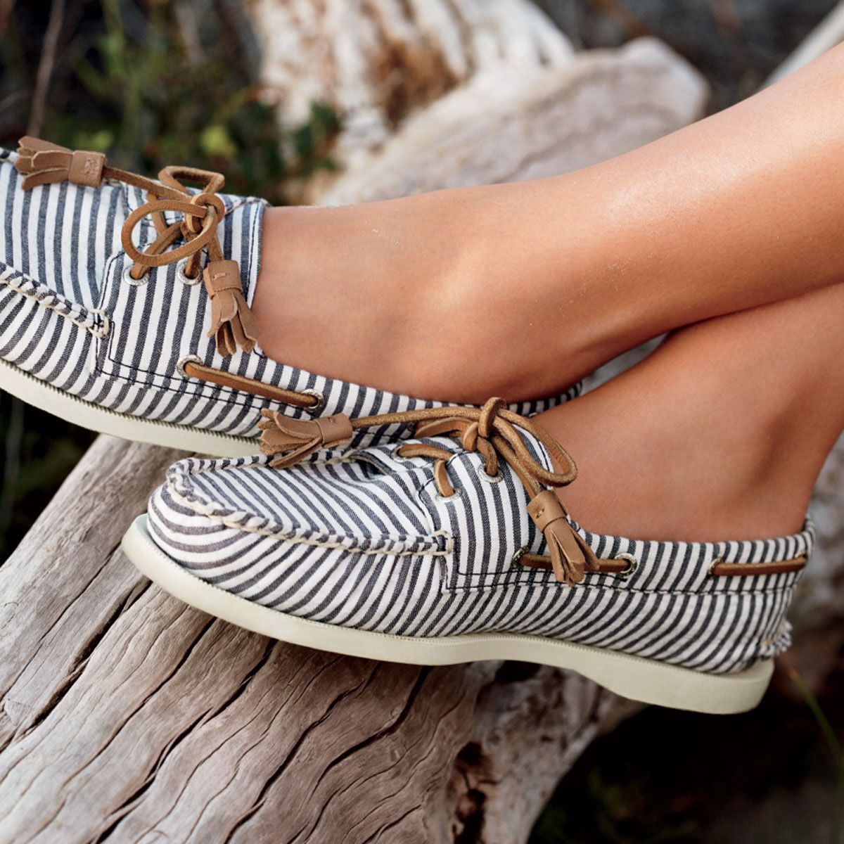 Легкая летняя обувь. Босоножки в морском стиле. Туфли женские в морском стиле. Обувь на морскую тематику. Летняя обувь для моря.